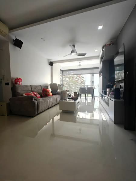 Waterfront Waves, 762 Bedok Reservoir Road, 2 Bedrooms, 969 sqft, Condominium For Sale, by James Yeo, 500206427 - Living Room - PropertyGuru.com.sg