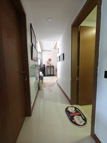 Waterfront Waves, 762 Bedok Reservoir Road, 2 Bedrooms, 969 sqft, Condominium For Sale, by James Yeo, 500206427 - Corridor - PropertyGuru.com.sg