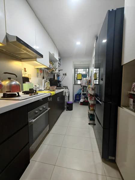Waterfront Waves, 762 Bedok Reservoir Road, 2 Bedrooms, 969 sqft, Condominium For Sale, by James Yeo, 500206427 - Kitchen - PropertyGuru.com.sg