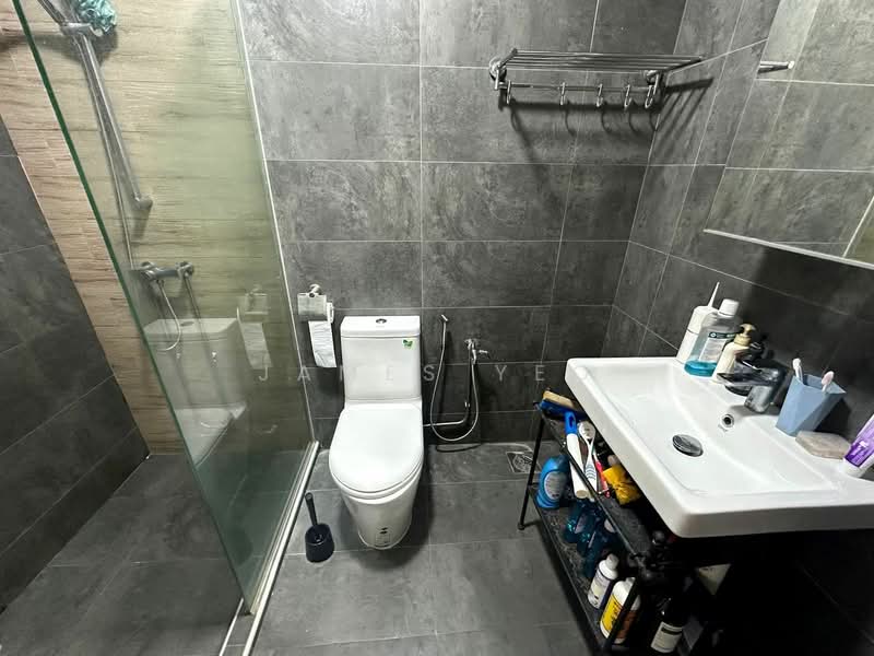 267 Toh Guan Road, 267 Toh Guan Road, 3 Bedrooms, 1,302 sqft, HDB Flat For Sale, by James Yeo, 500206438 - Bathroom - PropertyGuru.com.sg