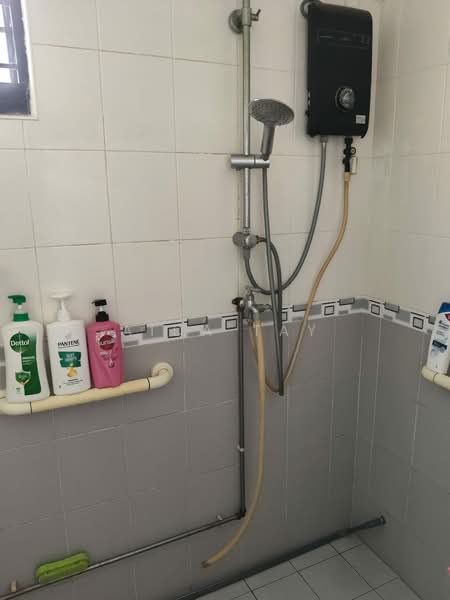663 Buffalo Road, 663 Buffalo Road, Room Rental, 150 sqft, HDB Flat For Rent, by Aida Tay, 500206439 - Bathroom - PropertyGuru.com.sg