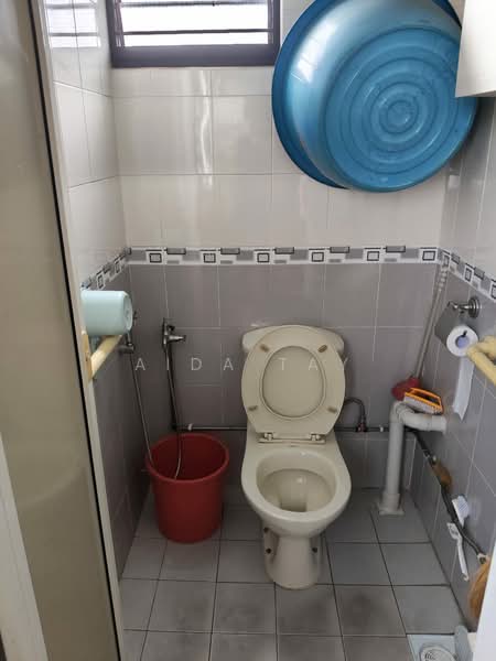 663 Buffalo Road, 663 Buffalo Road, Room Rental, 150 sqft, HDB Flat For Rent, by Aida Tay, 500206439 - Bathroom - PropertyGuru.com.sg