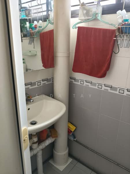 663 Buffalo Road, 663 Buffalo Road, Room Rental, 150 sqft, HDB Flat For Rent, by Aida Tay, 500206439 - Bathroom - PropertyGuru.com.sg