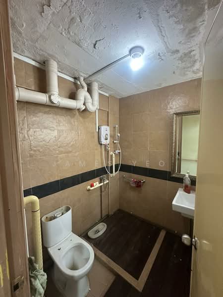 229 Yishun Street 21, 229 Yishun Street 21, 3 Bedrooms, 1,302 sqft, HDB Flat For Sale, by James Yeo, 500206444 - Bathroom - PropertyGuru.com.sg