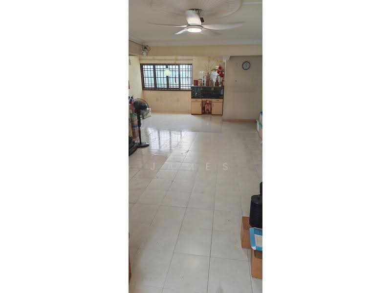 229 Yishun Street 21, 229 Yishun Street 21, Sembawang / Yishun, 3 Bedrooms, 1,302 sqft, HDB Flat For Sale, by James Yeo, 500206444 - Living Room - PropertyGuru.com.sg
