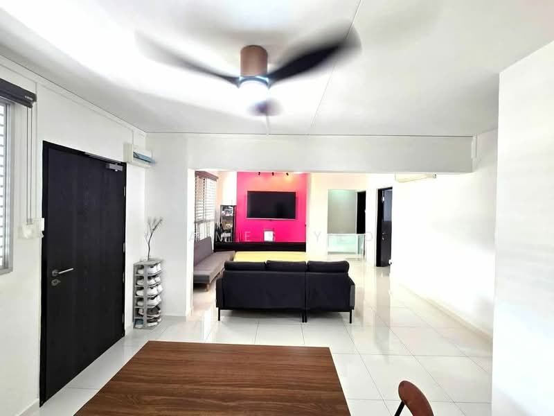 489A Tampines Street 45, 489A Tampines Street 45, 3 Bedrooms, 1,119 sqft, HDB Flat For Sale, by James Yeo, 500206449 - Living Room - PropertyGuru.com.sg