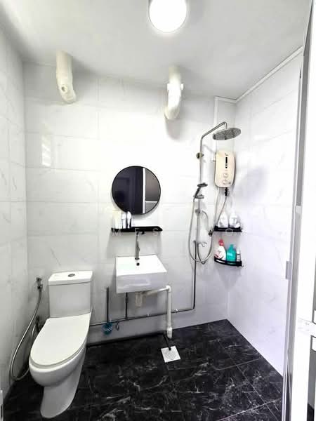 489A Tampines Street 45, 489A Tampines Street 45, 3 Bedrooms, 1,119 sqft, HDB Flat For Sale, by James Yeo, 500206449 - Bathroom - PropertyGuru.com.sg
