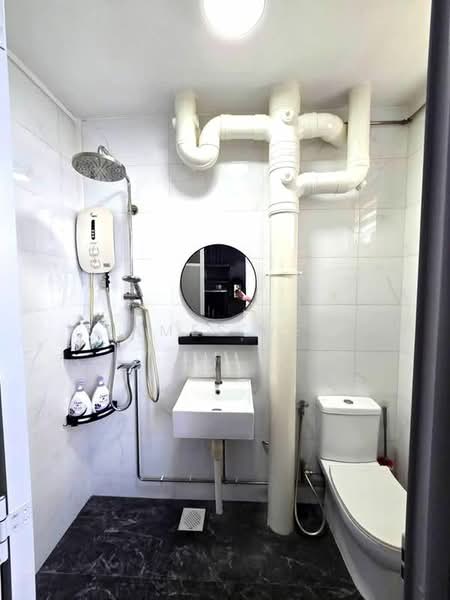 489A Tampines Street 45, 489A Tampines Street 45, 3 Bedrooms, 1,119 sqft, HDB Flat For Sale, by James Yeo, 500206449 - Bathroom - PropertyGuru.com.sg