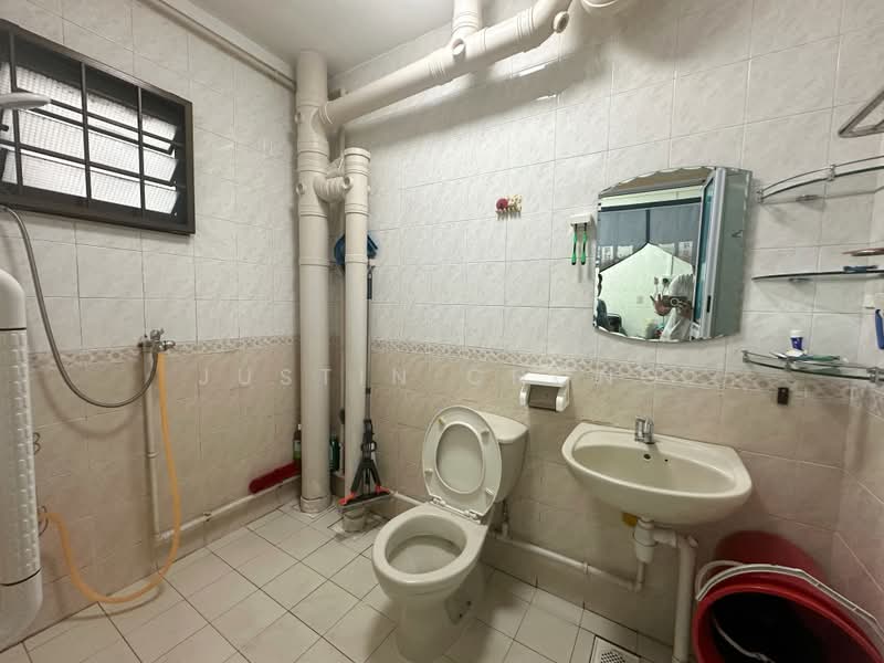 589 Woodlands Drive 16, 589 Woodlands Drive 16, Room Rental, 100 sqft, HDB Flat For Rent, by Justin Chong, 500206453 - Bathroom - PropertyGuru.com.sg