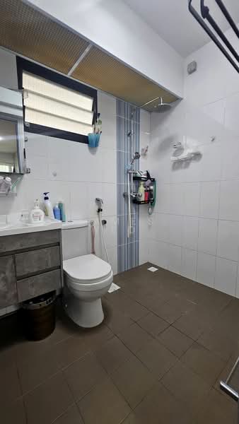 274A Compassvale Bow, 274A Compassvale Bow, 3 Bedrooms, 1,216 sqft, HDB Flat For Sale, by James Yeo, 500206469 - Bathroom - PropertyGuru.com.sg