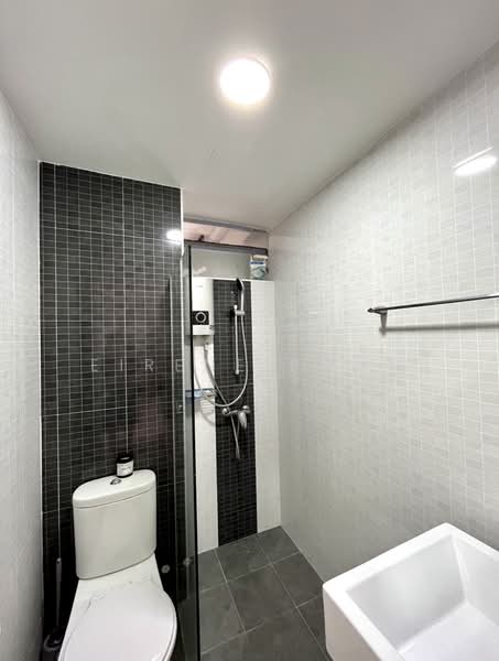 Emerald Park, 6 Indus Road, 2 Bedrooms, 947 sqft, Condominium For Sale, by Eirene Phua, 500206473 - Common Bathroom - PropertyGuru.com.sg