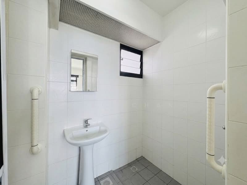 438A Sengkang West Avenue, 438A Sengkang West Avenue, 2 Bedrooms, 742 sqft, HDB Flat For Sale, by Robin Chan, 500206507 - Master ensuite - PropertyGuru.com.sg