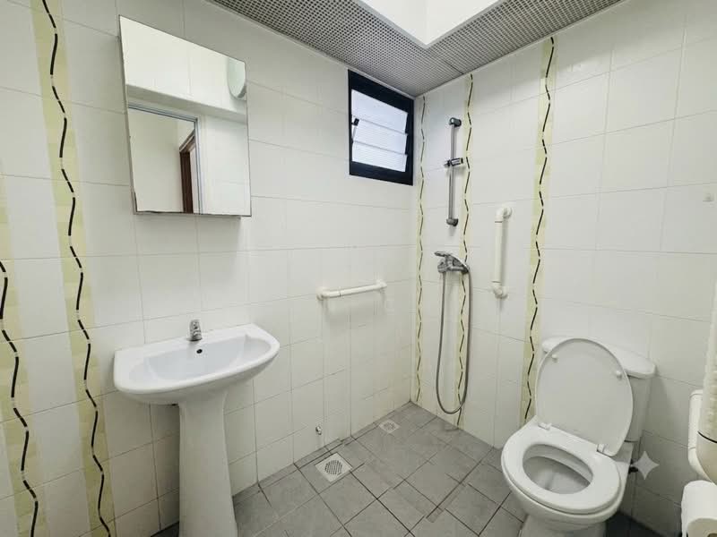 438A Sengkang West Avenue, 438A Sengkang West Avenue, 2 Bedrooms, 742 sqft, HDB Flat For Sale, by Robin Chan, 500206507 - Common Bath - PropertyGuru.com.sg