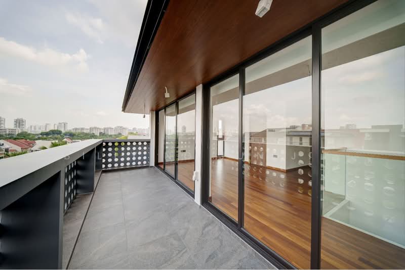 Brockhampton Drive, Brockhampton Drive, 6 Bedrooms, 7,460 sqft, Semi-Detached House For Sale, by Billy Ng Jun Jie, 500206517 - Balcony - PropertyGuru.com.sg