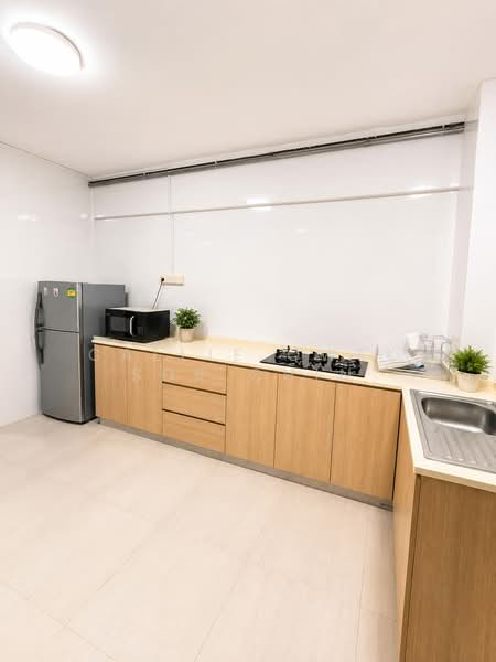 585 Ang Mo Kio Avenue 3, 585 Ang Mo Kio Avenue 3, 2 Bedrooms, 721 sqft, HDB Flat For Sale, by Callie Qwek Sor Chin, 500206532 - Kitchen - PropertyGuru.com.sg