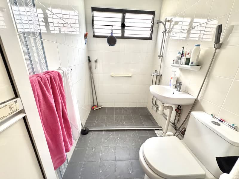 662 Hougang Avenue 4, 662 Hougang Avenue 4, 3 Bedrooms, 1,151 sqft, HDB Flat For Sale, by Rachel Tan, 500206568 - Bathroom - PropertyGuru.com.sg