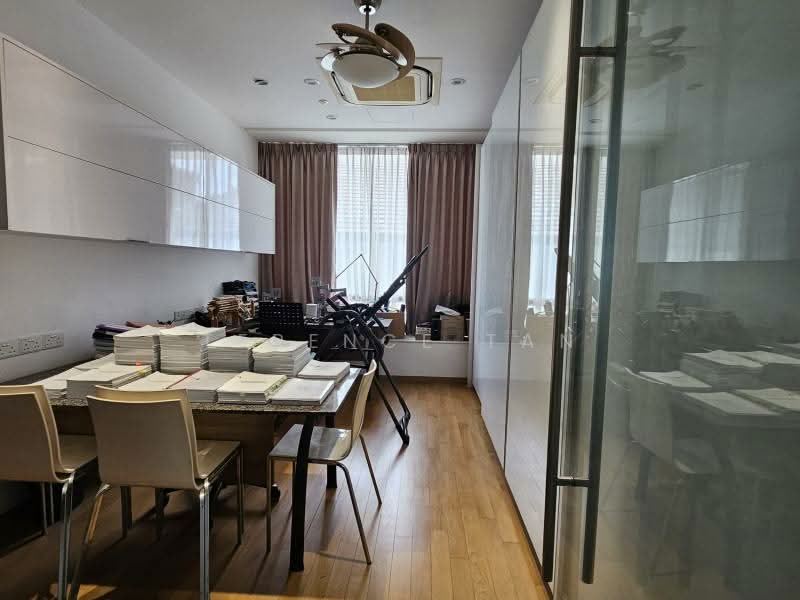 Prime Location ! Move in cond! Mins to Orchard! 1 km to SCGS!, Fernhill / Stevens / Robin / Botanic / Bukit Timah, 9 Bedrooms, 15,794 sqft, Semi-Detached House For Sale, by Terence Tan, 500206572 - Study - PropertyGuru.com.sg