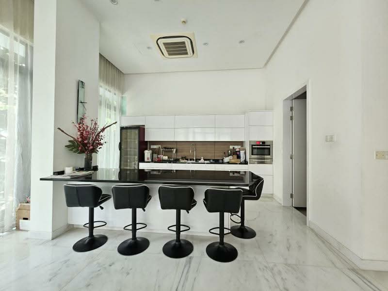 Prime Location ! Move in cond! Mins to Orchard! 1 km to SCGS!, Fernhill / Stevens / Robin / Botanic / Bukit Timah, 9 Bedrooms, 15,794 sqft, Semi-Detached House For Sale, by Terence Tan, 500206572 - Kitchen - PropertyGuru.com.sg