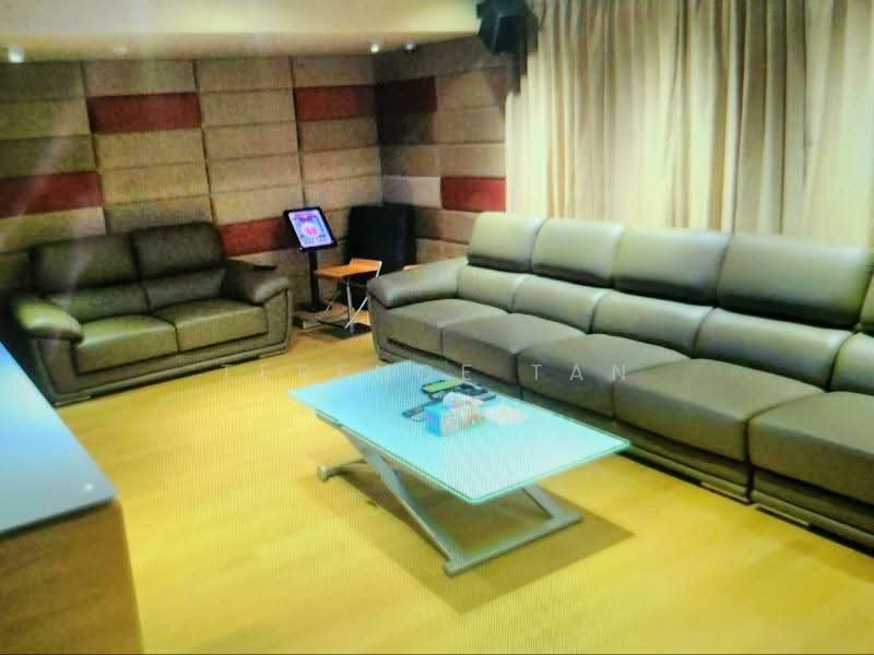 Prime Location ! Move in cond! Mins to Orchard! 1 km to SCGS!, Fernhill / Stevens / Robin / Botanic / Bukit Timah, 9 Bedrooms, 15,794 sqft, Semi-Detached House For Sale, by Terence Tan, 500206572 - Living Room - PropertyGuru.com.sg