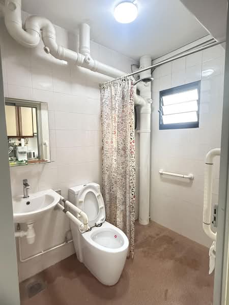 123E Rivervale Drive, 123E Rivervale Drive, 3 Bedrooms, 1,237 sqft, HDB Flat For Sale, by Chloe Chang, 500206577 - Bathroom - PropertyGuru.com.sg