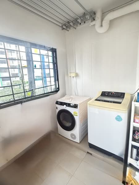 123E Rivervale Drive, 123E Rivervale Drive, 3 Bedrooms, 1,237 sqft, HDB Flat For Sale, by Chloe Chang, 500206577 - Yard - PropertyGuru.com.sg