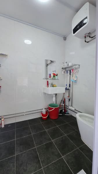 826 Woodlands Street 81, 826 Woodlands Street 81, 4 Bedrooms, 1,410 sqft, HDB Flat For Sale, by Quek Pei Lin, 500206579 - Bathroom - PropertyGuru.com.sg