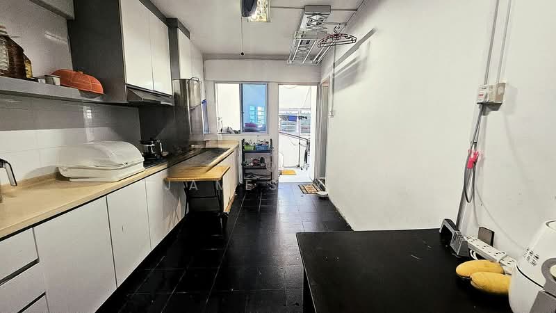 138 Potong Pasir Avenue 3, 138 Potong Pasir Avenue 3, 3 Bedrooms, 1,195 sqft, HDB Flat For Sale, by James Yeo, 500206584 - Kitchen - PropertyGuru.com.sg