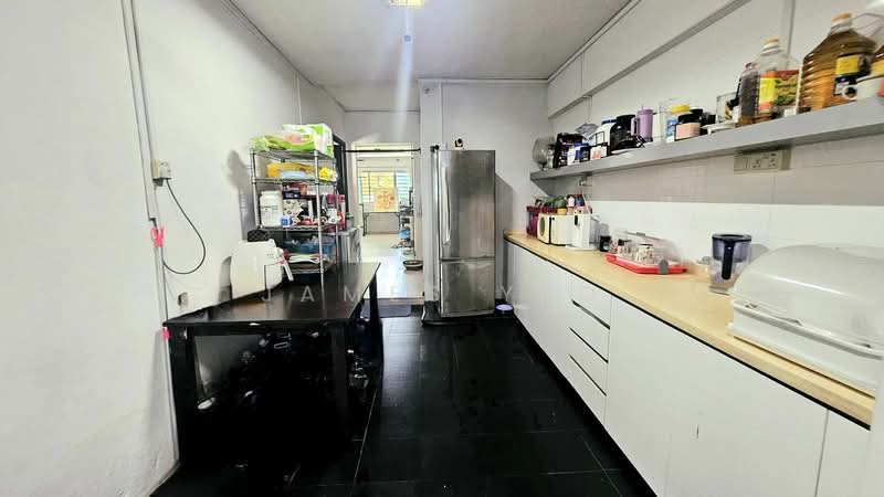 138 Potong Pasir Avenue 3, 138 Potong Pasir Avenue 3, 3 Bedrooms, 1,195 sqft, HDB Flat For Sale, by James Yeo, 500206584 - Kitchen - PropertyGuru.com.sg