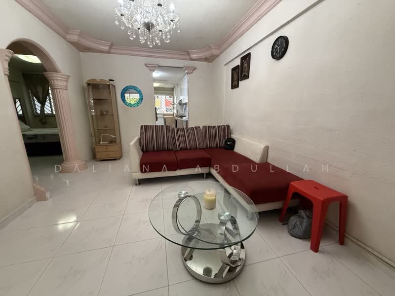 271 Bukit Batok East Avenue 4, 271 Bukit Batok East Avenue 4, 2 Bedrooms, 689 sqft, HDB Flat For Sale, by Daliana Abdullah, 500206586 - Living Room - PropertyGuru.com.sg