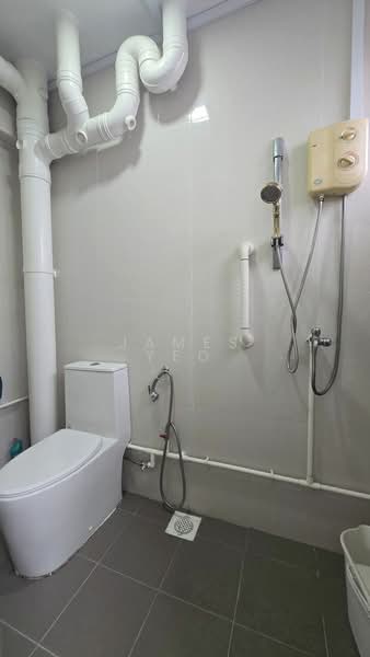 421 Serangoon Central, 421 Serangoon Central, 3 Bedrooms, 1,109 sqft, HDB Flat For Sale, by James Yeo, 500206591 - Bathroom - PropertyGuru.com.sg