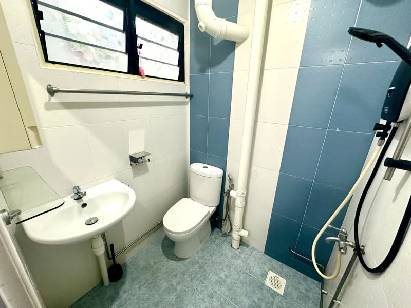 259 Bukit Batok East Avenue 4, 259 Bukit Batok East Avenue 4, 2 Bedrooms, 720 sqft, HDB Flat For Rent, by SJ Yong, 500206592 - Bathroom - PropertyGuru.com.sg