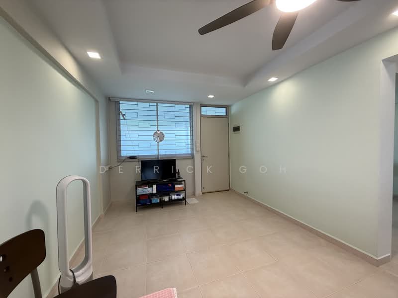 503 Bukit Batok Street 52, 503 Bukit Batok Street 52, 2 Bedrooms, 689 sqft, HDB Flat For Sale, by Derrick Goh, 500206594 - Living Room - PropertyGuru.com.sg