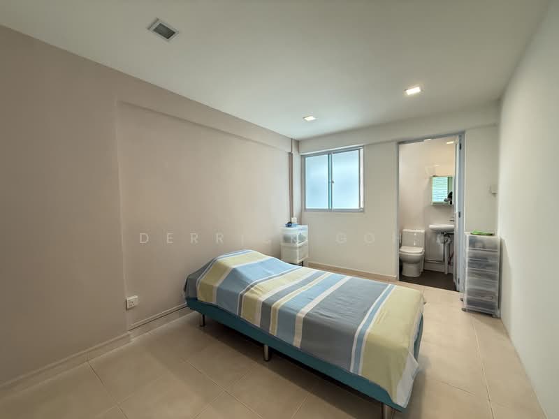 503 Bukit Batok Street 52, 503 Bukit Batok Street 52, 2 Bedrooms, 689 sqft, HDB Flat For Sale, by Derrick Goh, 500206594 - Bedroom - PropertyGuru.com.sg