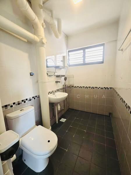 634 Veerasamy Road, 634 Veerasamy Road, 3 Bedrooms, 1,195 sqft, HDB Flat For Sale, by Serene Chua, 500206596 - Bathroom - PropertyGuru.com.sg