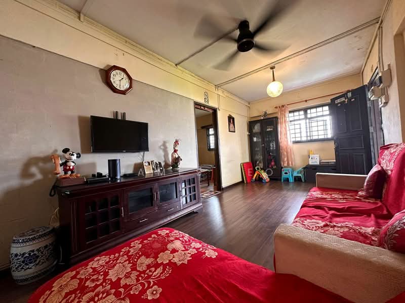 215 Ang Mo Kio Avenue 1, 215 Ang Mo Kio Avenue 1, 3 Bedrooms, 945 sqft, HDB Flat For Sale, by James Yeo, 500206597 - Living Room - PropertyGuru.com.sg