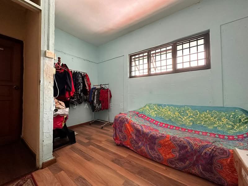 215 Ang Mo Kio Avenue 1, 215 Ang Mo Kio Avenue 1, 3 Bedrooms, 945 sqft, HDB Flat For Sale, by James Yeo, 500206597 - Bedroom - PropertyGuru.com.sg