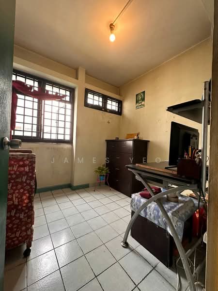 215 Ang Mo Kio Avenue 1, 215 Ang Mo Kio Avenue 1, 3 Bedrooms, 945 sqft, HDB Flat For Sale, by James Yeo, 500206597 - Study - PropertyGuru.com.sg