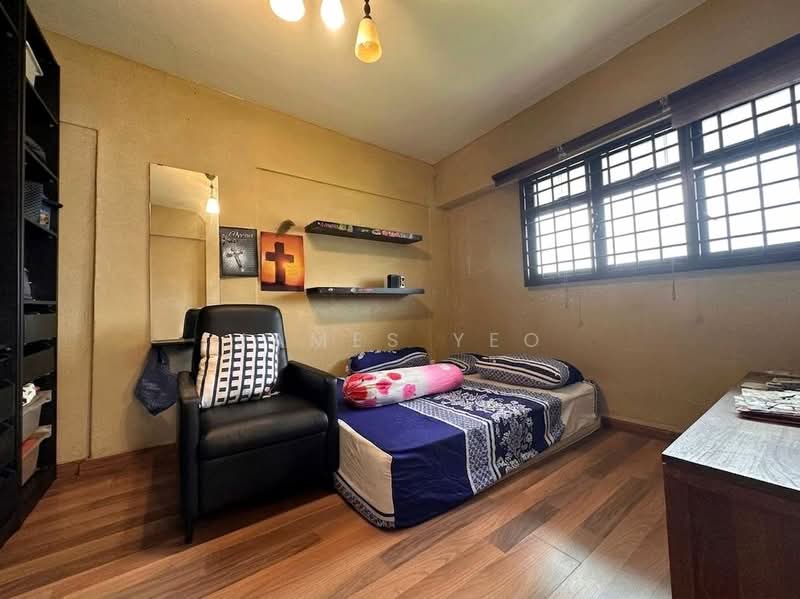 215 Ang Mo Kio Avenue 1, 215 Ang Mo Kio Avenue 1, 3 Bedrooms, 945 sqft, HDB Flat For Sale, by James Yeo, 500206597 - Bedroom - PropertyGuru.com.sg