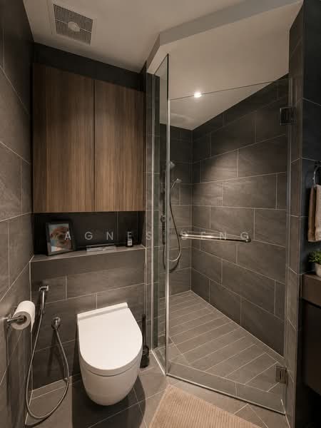 Affinity At Serangoon, , 2 Bedrooms, 762 sqft, Condominium For Sale, by Agnes Seng, 500206611 - Bathroom - PropertyGuru.com.sg