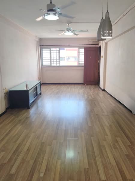 524 Hougang Avenue 6, 524 Hougang Avenue 6, 3 Bedrooms, 1,130 sqft, HDB Flat For Sale, by Esther Whong, 500206612 - Living Room - PropertyGuru.com.sg