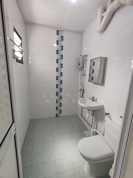 524 Hougang Avenue 6, 524 Hougang Avenue 6, 3 Bedrooms, 1,130 sqft, HDB Flat For Sale, by Esther Whong, 500206612 - Bathroom - PropertyGuru.com.sg