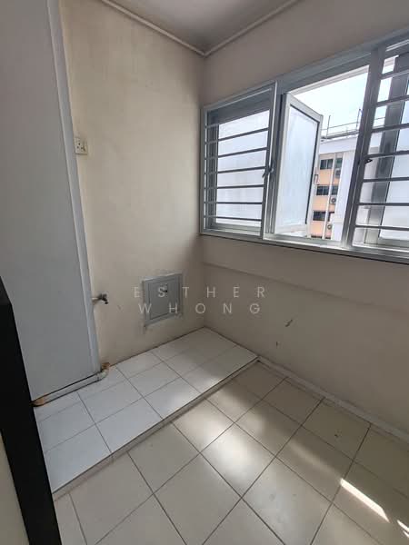 524 Hougang Avenue 6, 524 Hougang Avenue 6, 3 Bedrooms, 1,130 sqft, HDB Flat For Sale, by Esther Whong, 500206612 - Balcony - PropertyGuru.com.sg