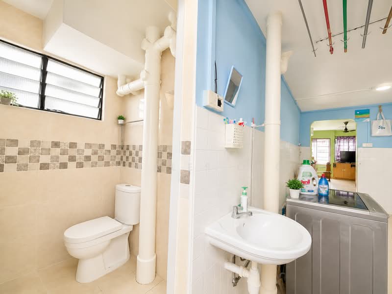 440 Ang Mo Kio Avenue 10, 440 Ang Mo Kio Avenue 10, 2 Bedrooms, 721 sqft, HDB Flat For Sale, by Charles Ong, 500206618 - Bathroom - PropertyGuru.com.sg