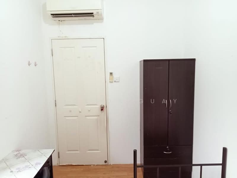 Common room for rent in Farrer Park area! 030, , Room Rental, 95 sqft, Walk-up Apartment For Rent, by Nickson Guay, 500206632 - Bedroom - PropertyGuru.com.sg