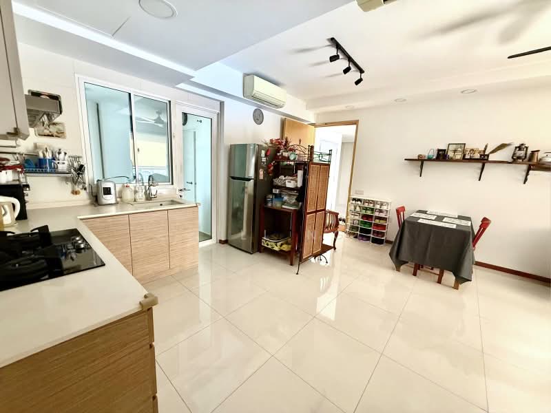 Waterview, 75 Tampines Avenue 1, 2 Bedrooms, 926 sqft, Condominium For Sale, by Vell Ng, 500206665 - Kitchen - PropertyGuru.com.sg