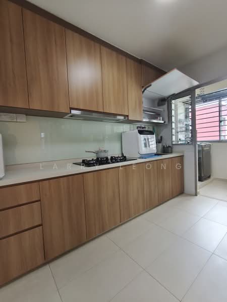 438A Bukit Batok West Avenue 8, 438A Bukit Batok West Avenue 8, 3 Bedrooms, 1,001 sqft, HDB Flat For Sale, by Larry Leong, 500206666 - Kitchen - PropertyGuru.com.sg