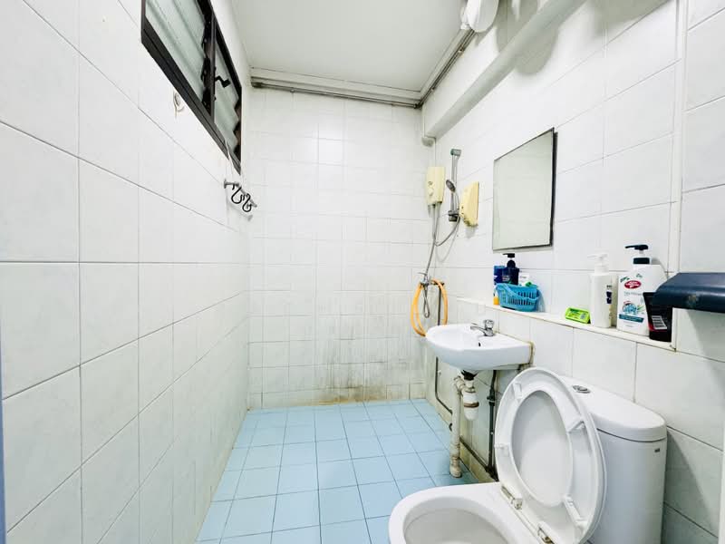 894A Woodlands Drive 50, 894A Woodlands Drive 50, 3 Bedrooms, 1,076 sqft, HDB Flat For Rent, by Rachel Yu, 500206671 - Bathroom - PropertyGuru.com.sg