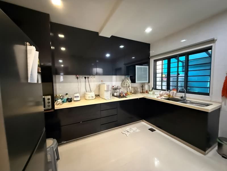 Thomson Garden Estate, Sin Ming Road, 5 Bedrooms, 2,000 sqft, Semi-Detached House For Sale, by Wells Lim, 500206684 - Kitchen - PropertyGuru.com.sg