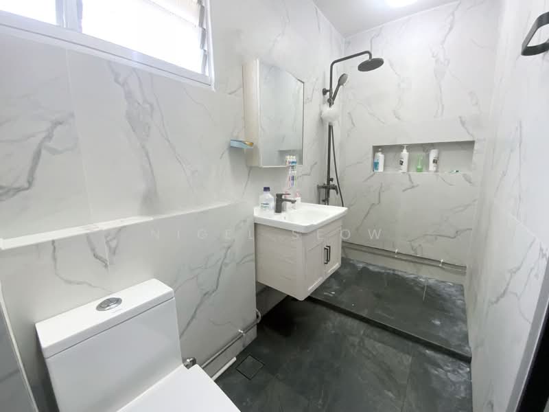 287 Choa Chu Kang Avenue 2, 287 Choa Chu Kang Avenue 2, 4 Bedrooms, 1,604 sqft, HDB Flat For Sale, by Nigel Seow, 500206706 - Bathroom - PropertyGuru.com.sg