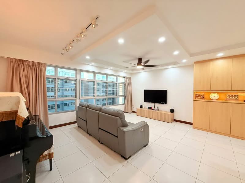 213A Punggol Walk, 213A Punggol Walk, 3 Bedrooms, 1,216 sqft, HDB Flat For Sale, by James Yeo, 500206708 - Living Room - PropertyGuru.com.sg